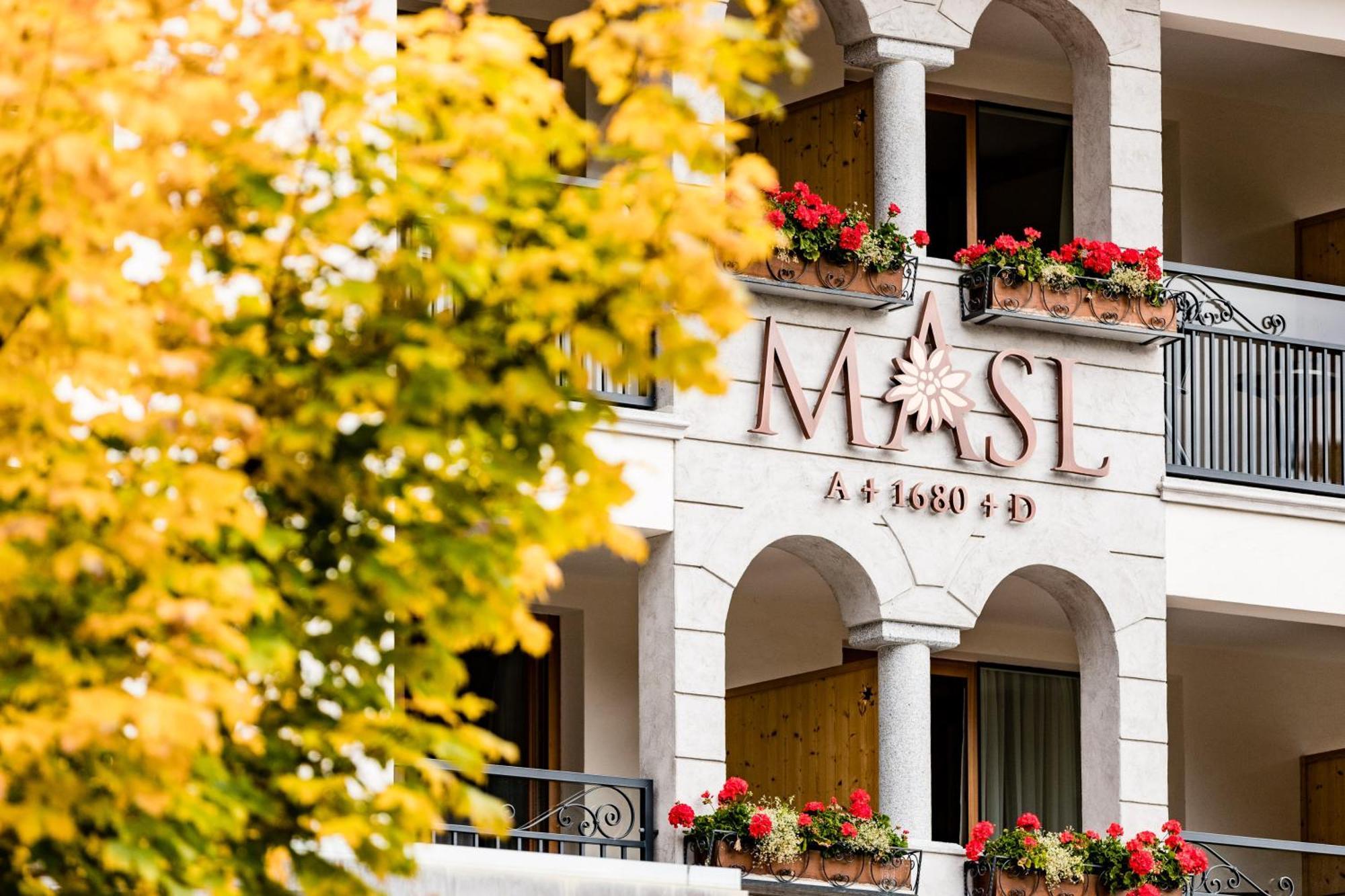 Hotel Masl วัลเลส ภายนอก รูปภาพ